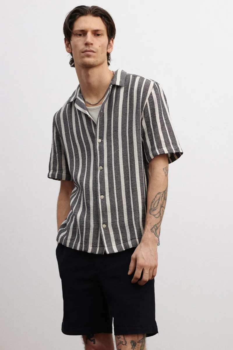 H&M Regular Fit Textured resort shirt