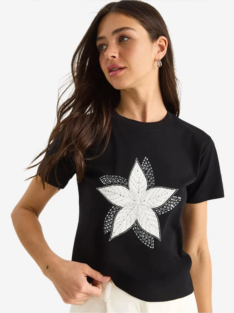 Bianco Lucci LUCCI Embroidered Printed Crop T-Shirt