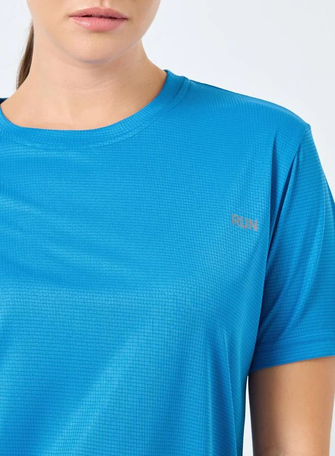 ستايلي اكتيف بلوزة بطبعة كتابة وأكمام قصيرة