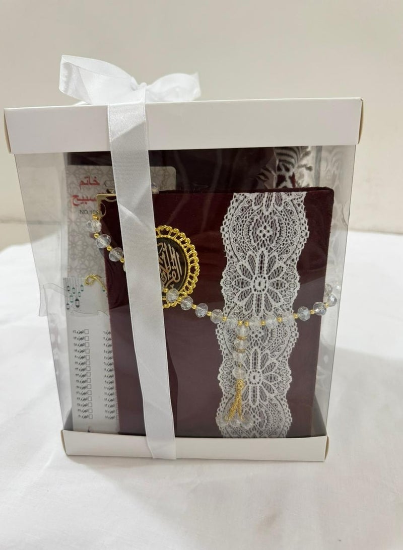 Box prayer mat set consisting of a Quran, prayer mat, prayer beads, and Quran bookmark - Image 1