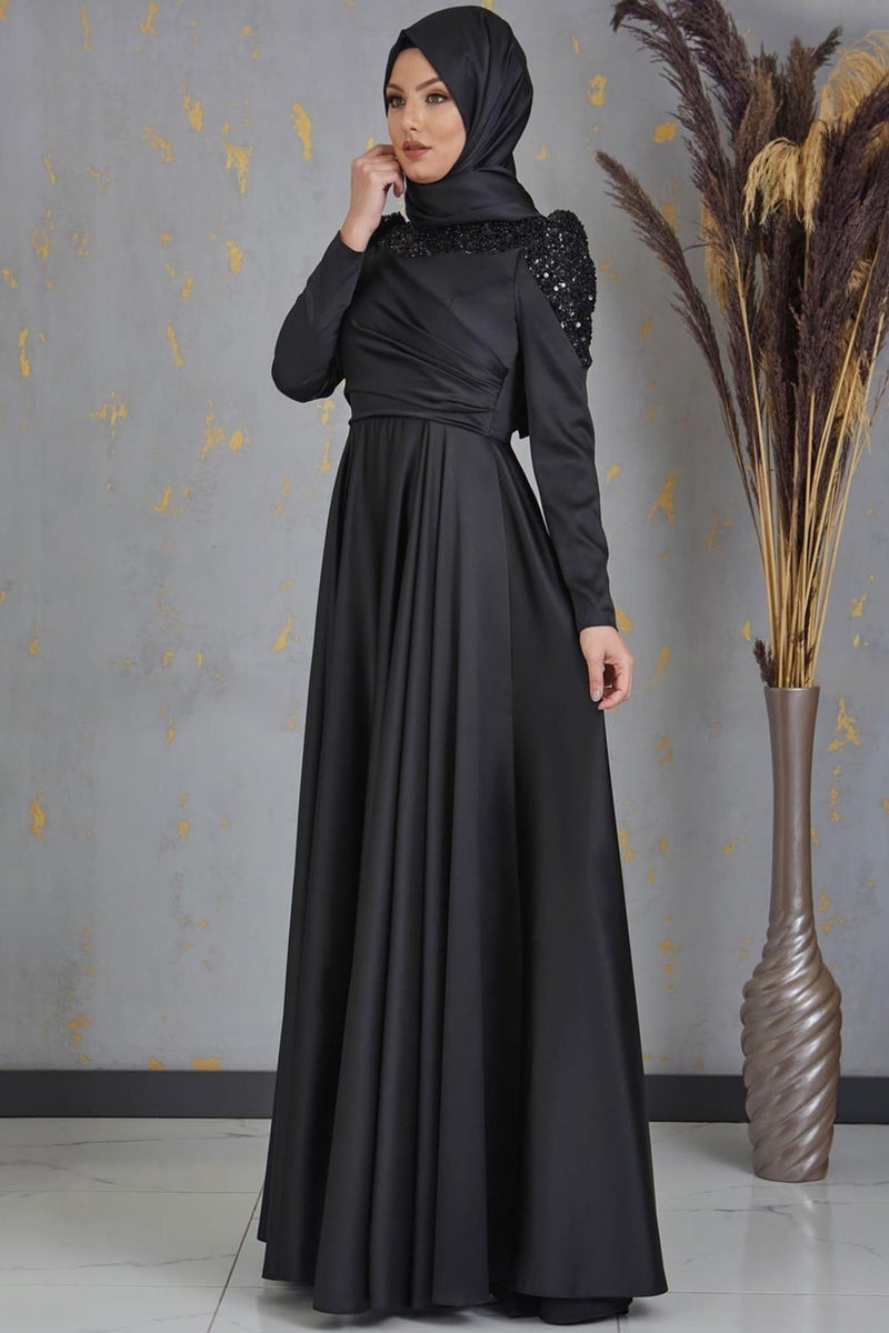 Esilanur Bersu Front Beaded Hijab Evening Dress Black  - Image 4