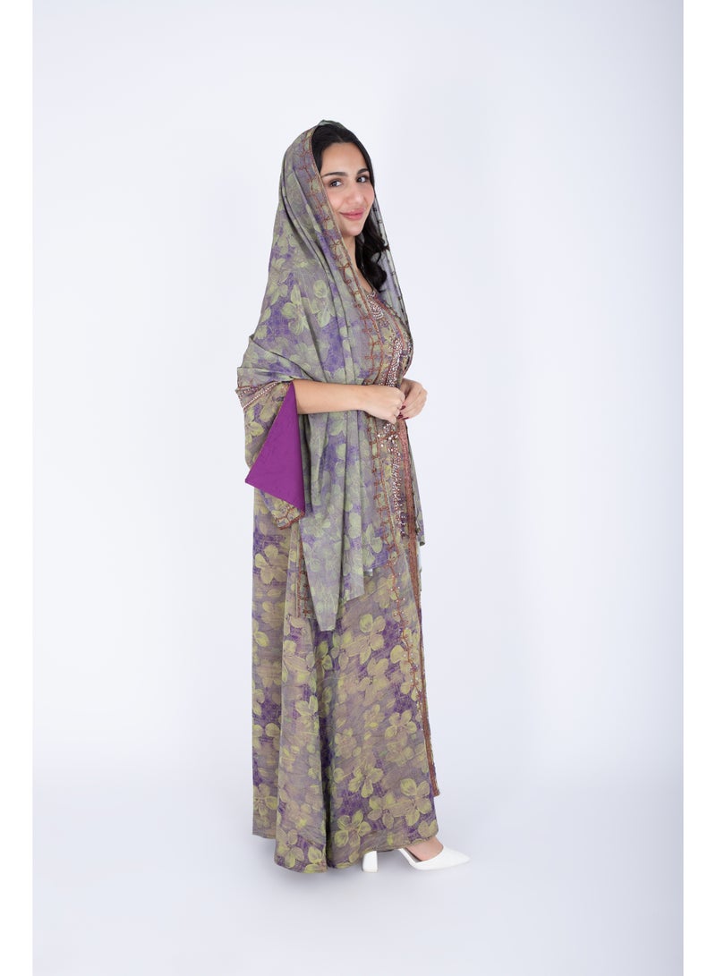 اكسا جلابية مطبوعة بنقوش كريستال مع شال أخضر - Image 3