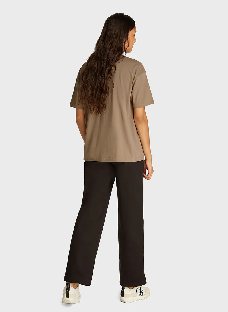 كالفن كلاين جينز Textured Monologo Boyfriend Tee