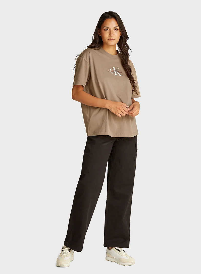 كالفن كلاين جينز Textured Monologo Boyfriend Tee