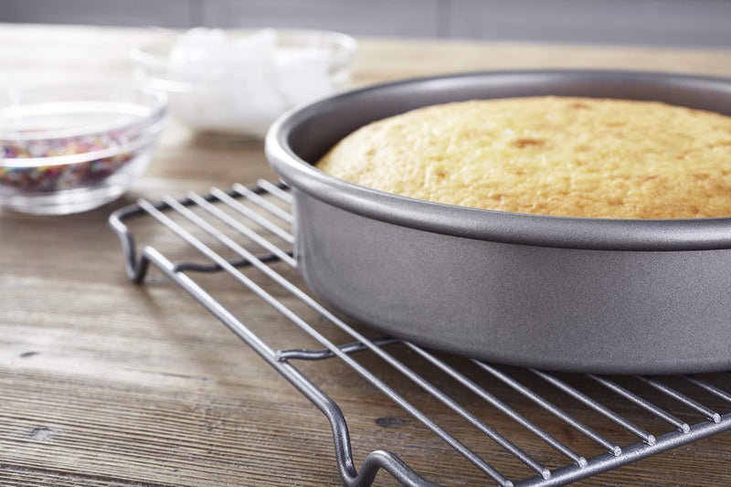 Chicago Metallic Professional Non-Stick Round Cake Pan, 9-Inch - Image 2