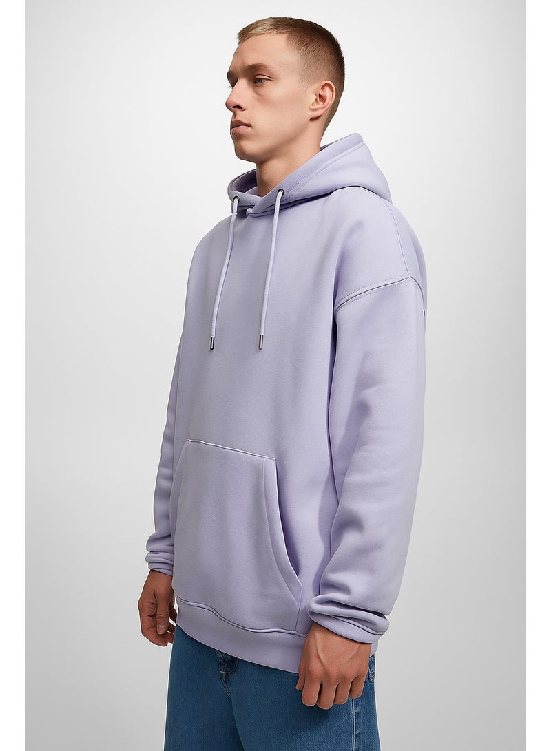 LOUD UNIVERSE هودي كبير مميز للرجال - تصميم مريح، سويت شيرت ناعم وقوي مع جيب أمامي - أسلوب كاجوال وشارع - Image 2