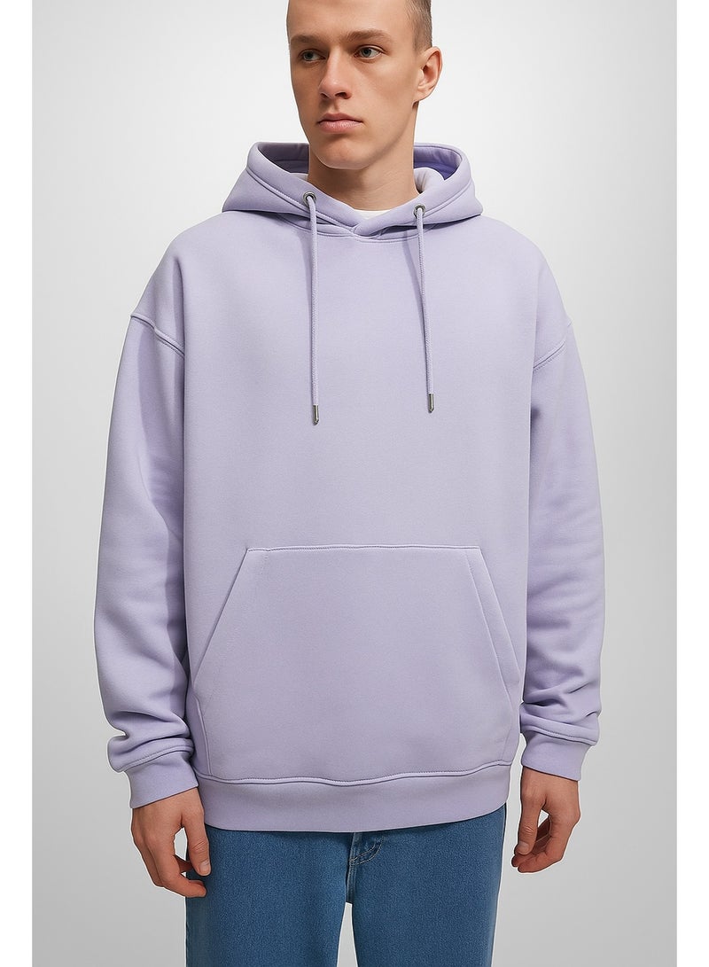 LOUD UNIVERSE هودي كبير مميز للرجال - تصميم مريح، سويت شيرت ناعم وقوي مع جيب أمامي - أسلوب كاجوال وشارع - Image 3