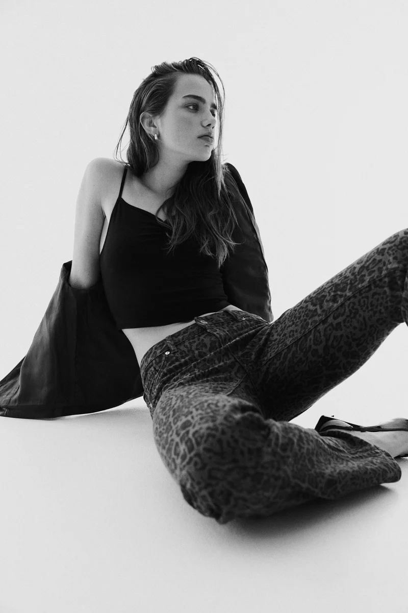 اتش اند ام جينز بقصة حافة واسعة وخصر منخفض