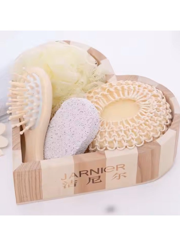 ريمي بيلا طقم هدايا استحمام خشبي 5 قطع بصندوق على شكل قلب، يشمل فرشاة اللوفة ومشط، مثالي لتجربة سبا منزلية أو كهدية مميزة - Image 3