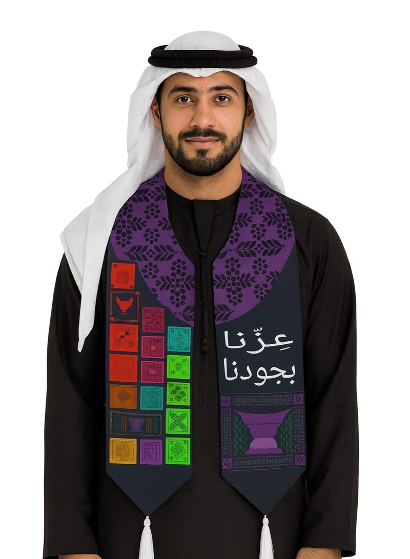 وشاح اليوم الوطني السعودي - تصميم أنيق مستوحى من التراث العربي بنقوش تقليدية ونقش "عزّنا بجودنا" - زي احتفالي فاخر للرجال أو النساء