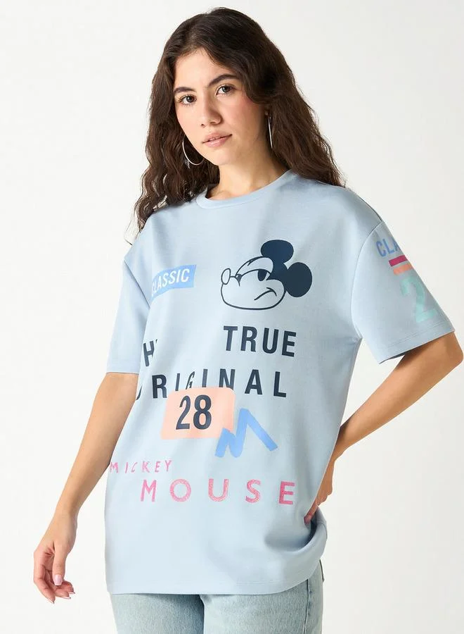 اس بي كاركترز تيشيرت بياقة ضيّقة وأكمام قصيرة وطبعات