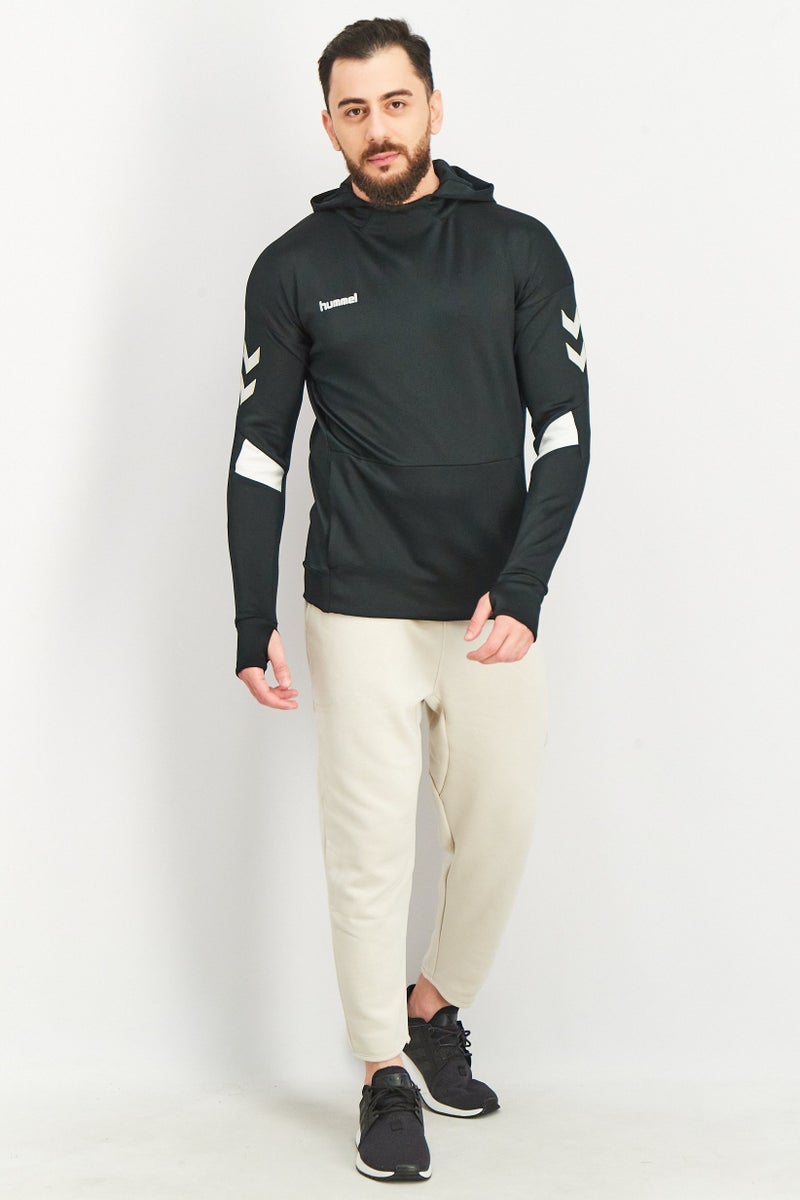 Hummel سويت شيرت رياضي للرجال بغطاء رأس وأكمام طويلة، أسود - Image 2