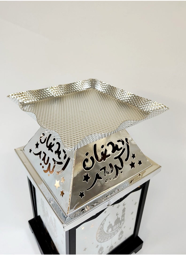 ليفينج فانوس رمضان مضئ زجاج مع لمسة ستيل فضي بزخرفة إسلامية و صحن تقديم  ، اسود / فضي  - Image 2