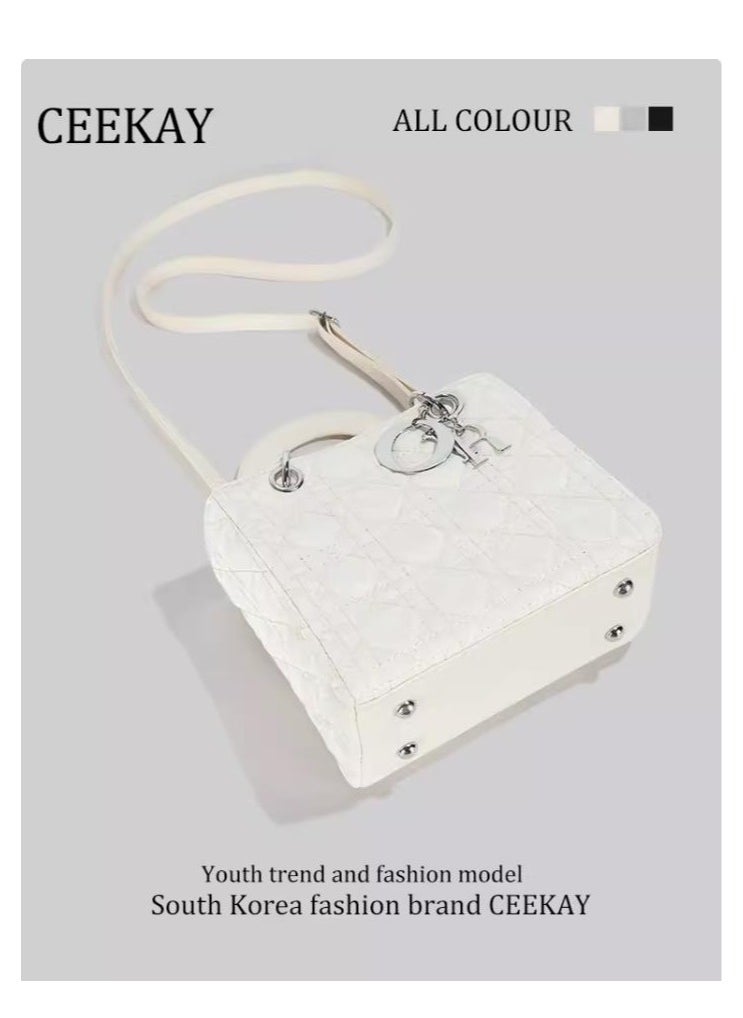 Ladies' luxury handbag with niche design