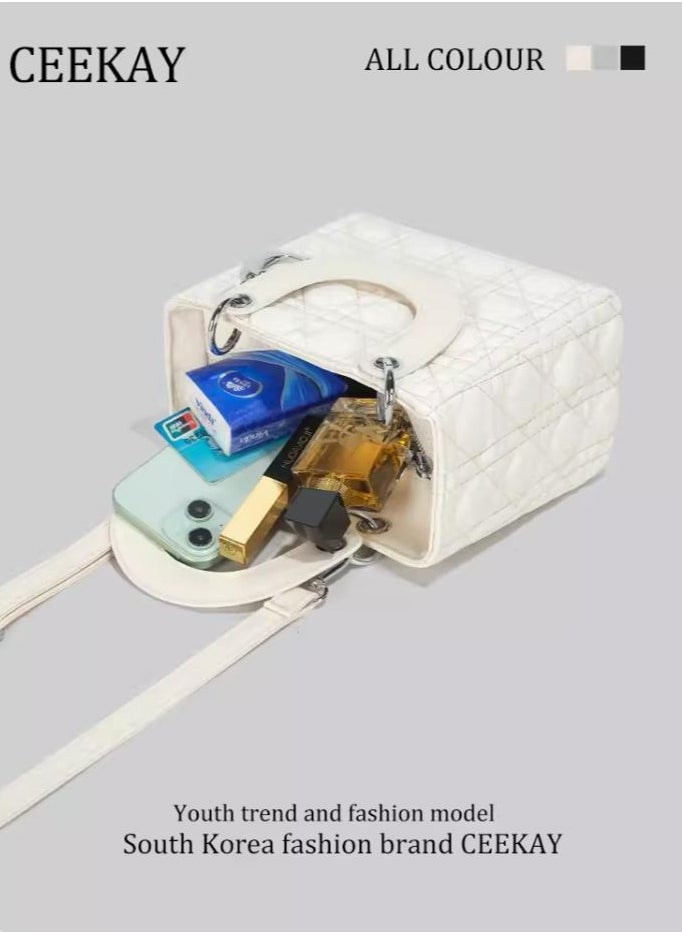 Ladies' luxury handbag with niche design