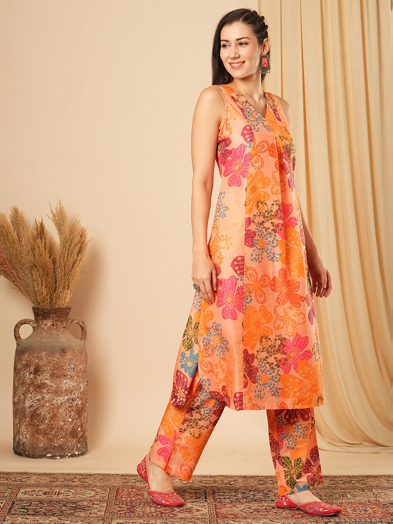 globus Globus Women Floral Printed Panelled Kurta With Trousers  - Image 2