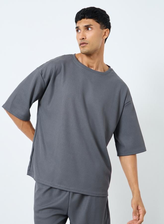 Styli Solid Textured Knit Oversized Streetwear T-Shirt and Shorts Set - Image 2