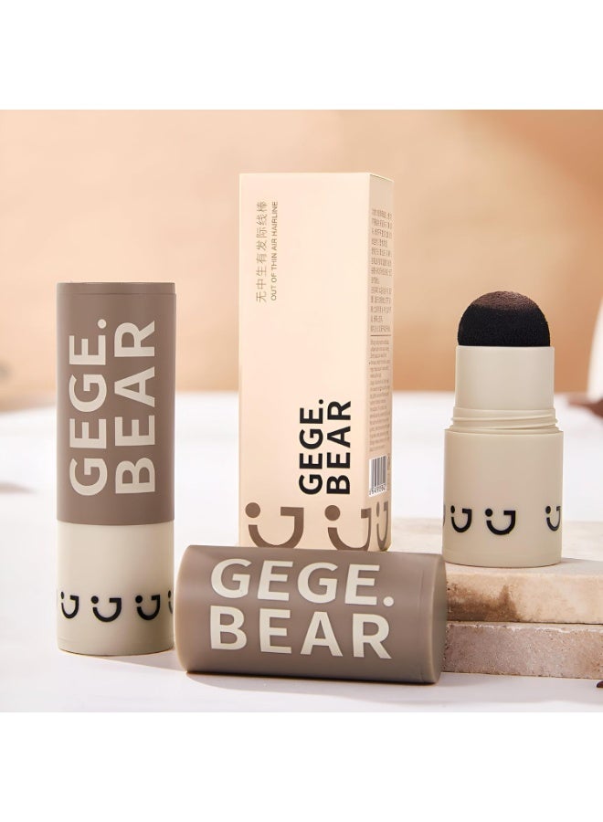 دب جيجي بودرة "Gege Bear" لتغطية فراغات خط الشعر | تكثيف فوري للشعر | تركيبة مقاومة للماء وتدوم طويلاً | لمسة نهائية طبيعية غير لامعة | تغطية فورية تمنح كثافة للشعر | أداة تطبيق إسفنجية مدمجة | تركيبة مقاومة للعرق | لا تلتصق ولا تترك أثراً (اللون 02# بني رمادي، 2 جم) - Image 1