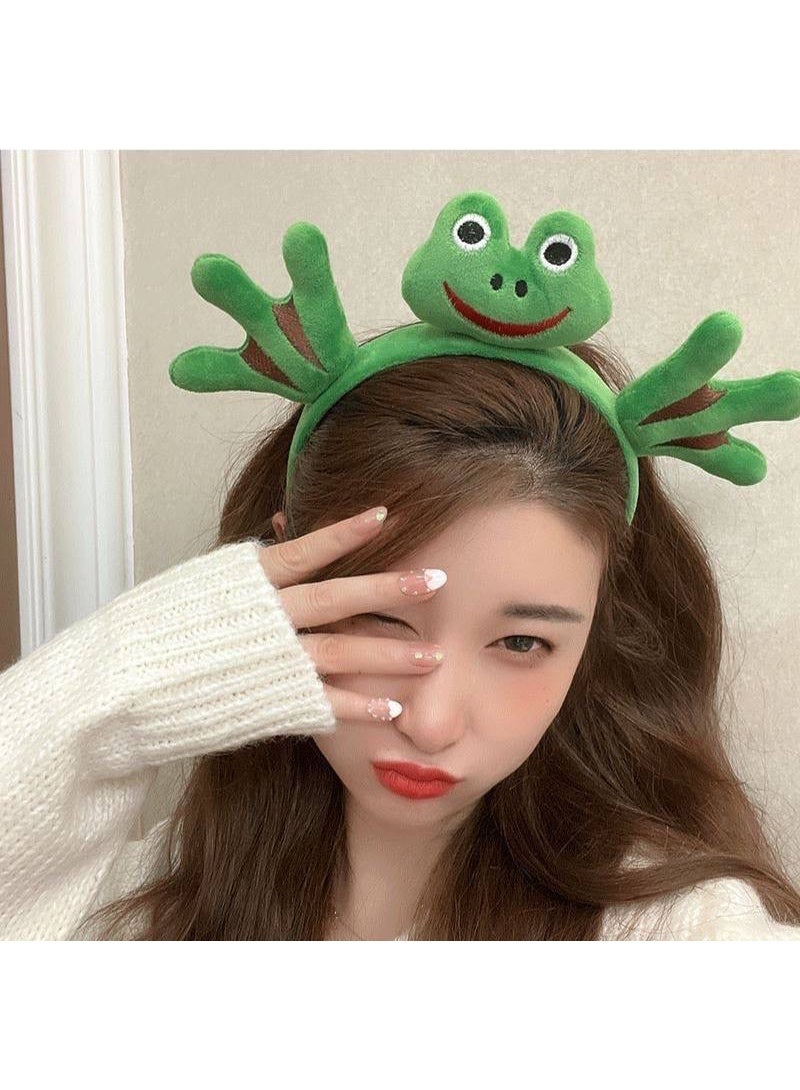 A soft plush hairband designed as a cute cartoon frog, featuring a bright green color and a smooth, velvety texture that gives a fun and unique look. The hairband is inspired by the famous character Kermit the Frog, making it perfect for photoshoots, parties, and playful outings. Suitable for girls, kids, and adults. - Image 4