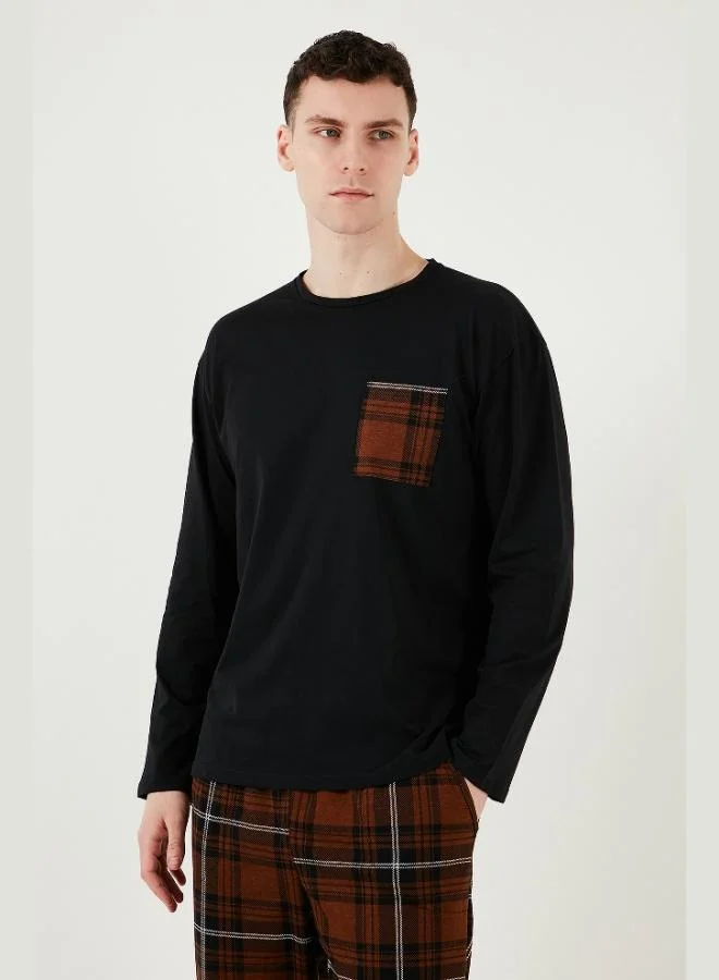 بوراتي طقم بيجامة رجالي قطن % بخصر مطاطي وجيوب بنقشة مربعات من بوراتي