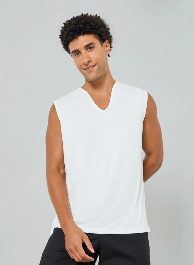 Take Two Men White Solid V-Neck Tank