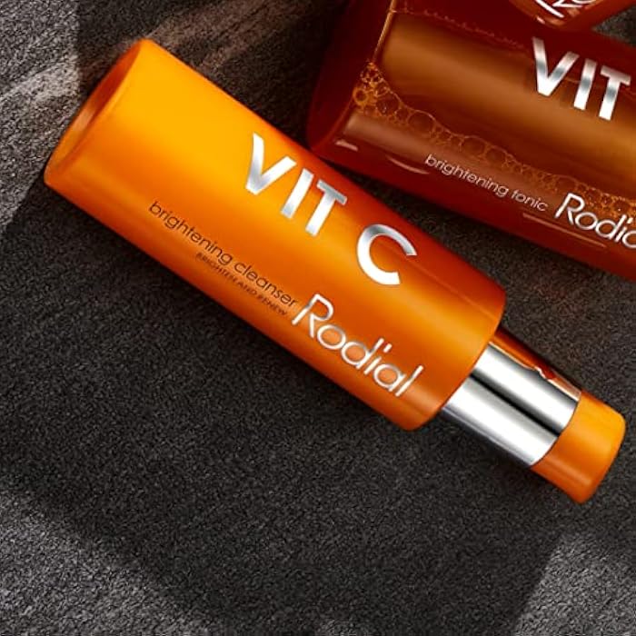 Rodial Vitamin C Deluxe Brightening Cleanser 20ml - Image 4