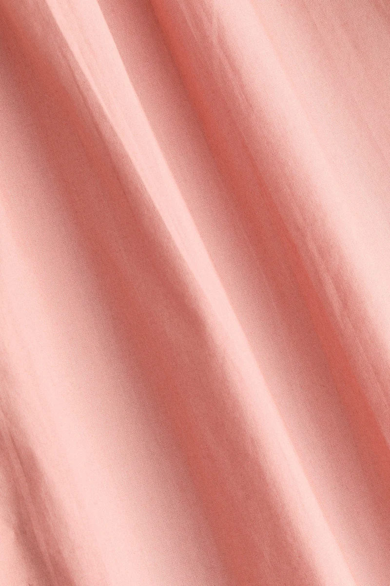 اتش اند ام فستان قطني بحمالات تربط على الكتف