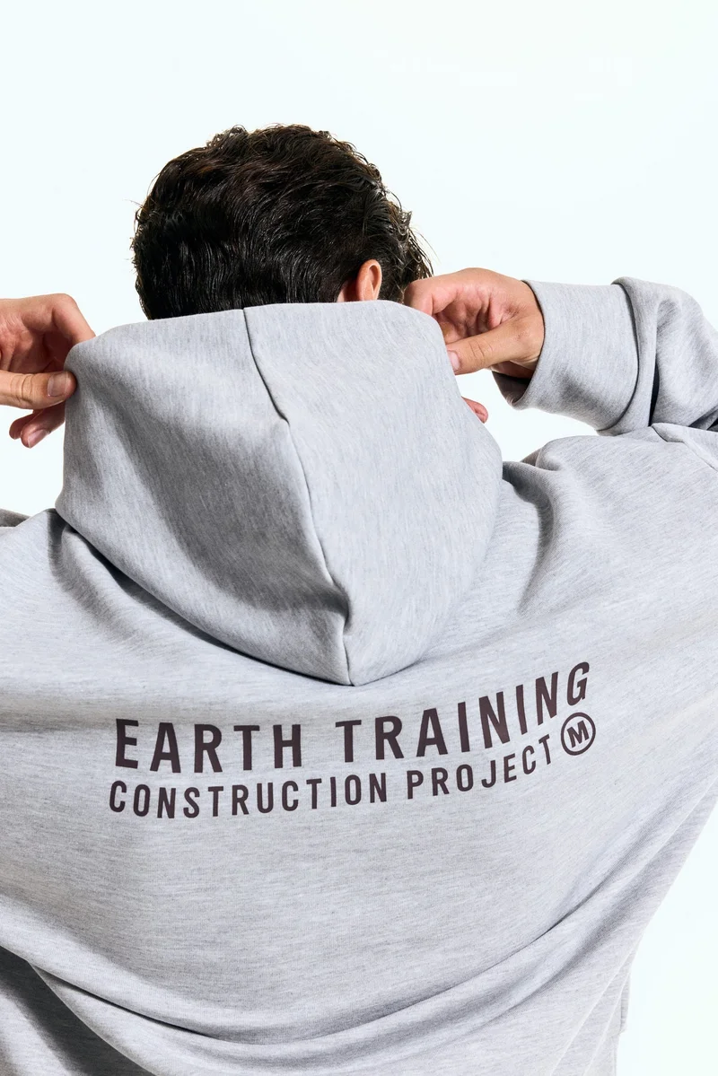 اتش اند ام هودي رياضي بقصة فضفاضة من نسيج دراي موف