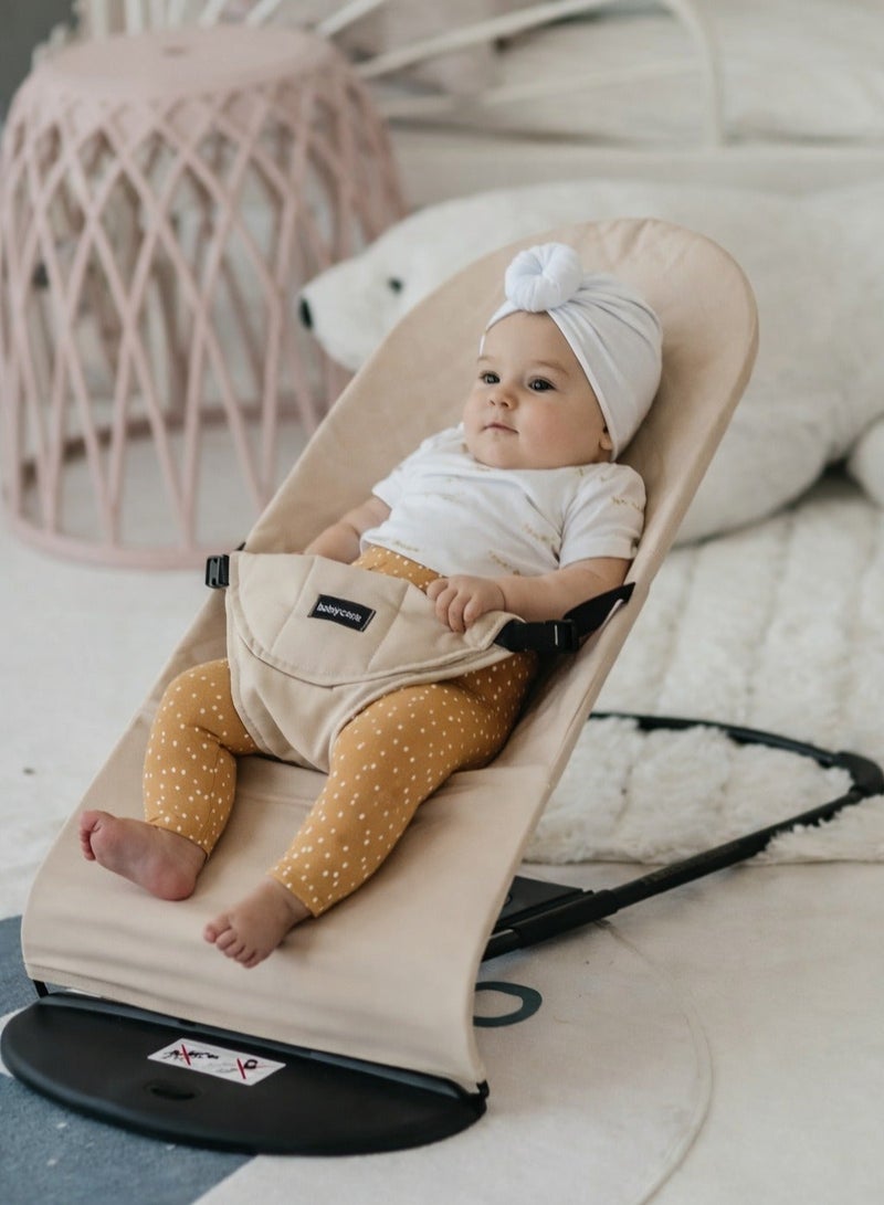 ARNOTEC Baby Bouncer Seat for Infants 0–18 Months – Portable Rocker with Soothing Vibrations, Mesh & Organic Cotton Fabric, 3 Recline Positions, Removable Toy Bar & Hanging Toys - Image 4