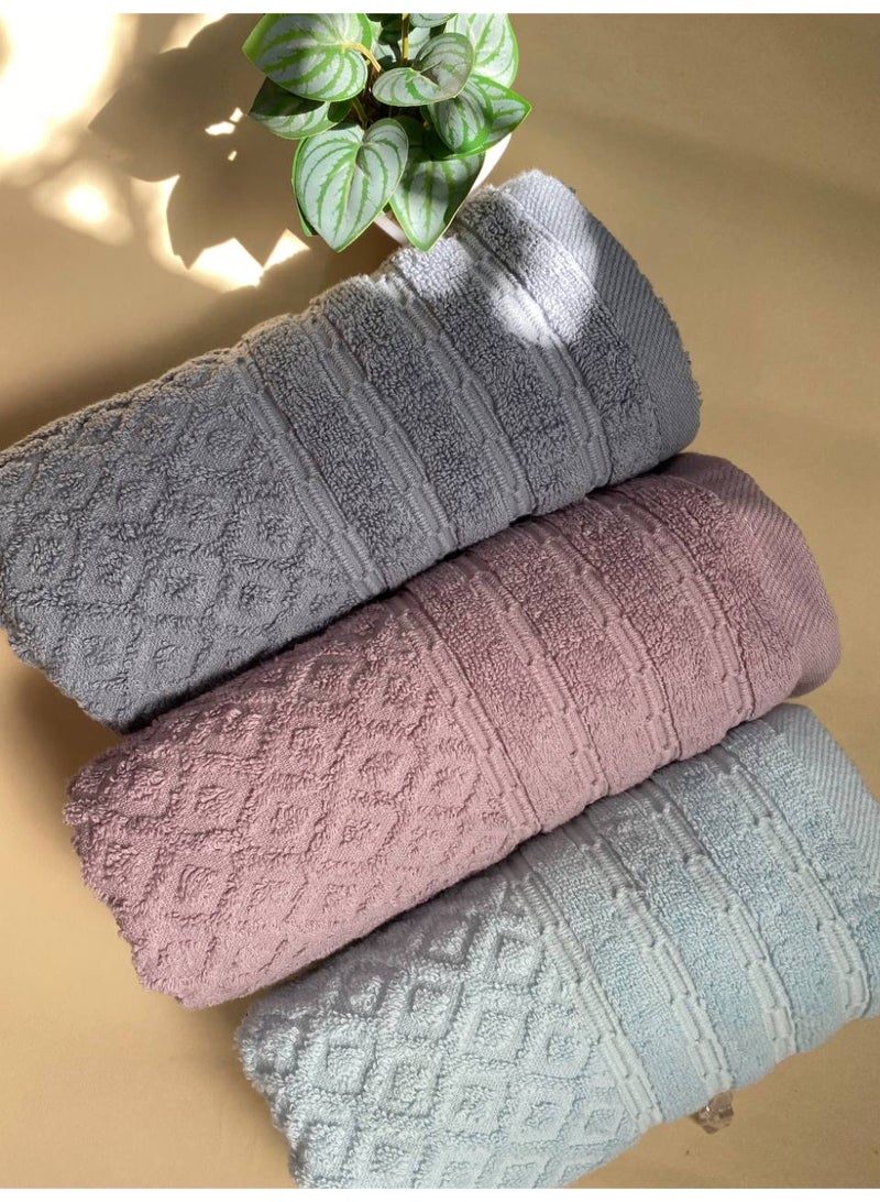 توالا مجموعه من فوط وجه مكونه من 3 فوط , قطن 100%, ناعمه , امتصاص عالي ,تصميم شيك, 50*100 سم - Image 2