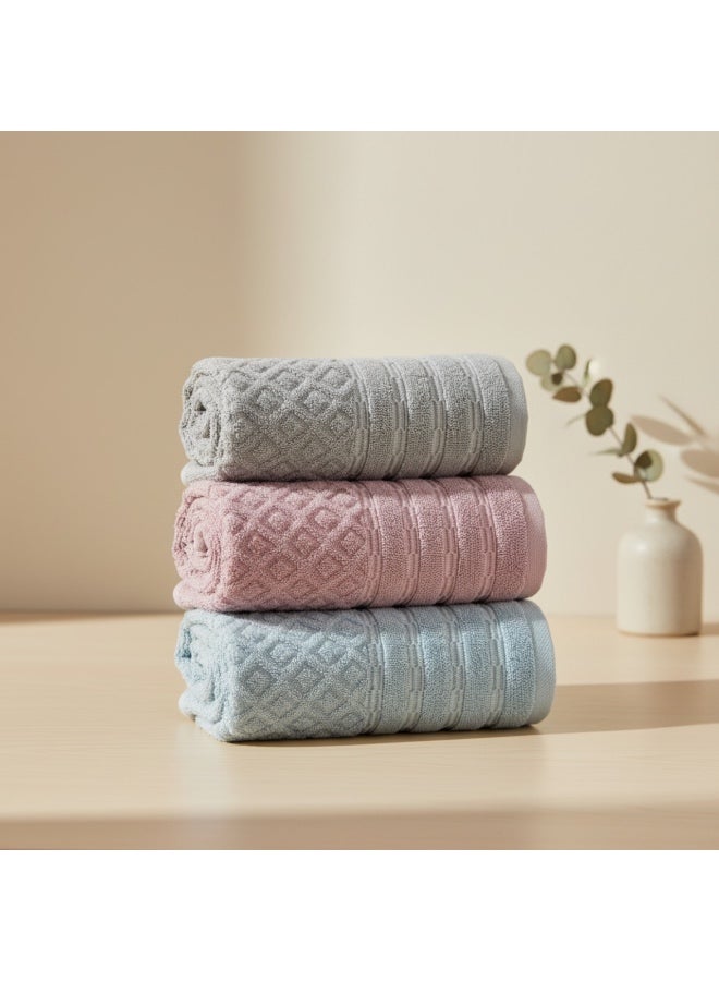 توالا مجموعه من فوط وجه مكونه من 3 فوط , قطن 100%, ناعمه , امتصاص عالي ,تصميم شيك, 50*100 سم - Image 5