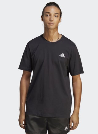 Essential Single Jersey Small Logo T-Shirt - pzsku/ZAA1E08BBCB346C385F95Z/45/1746747851/433d2a7f-c482-459f-9eaa-f0fb9455ec84