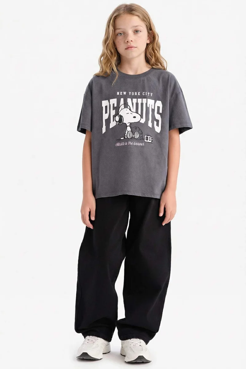 ديفاكتو Relax Fit Snoopy Licensed Animal Short Sleeve T-Shirt