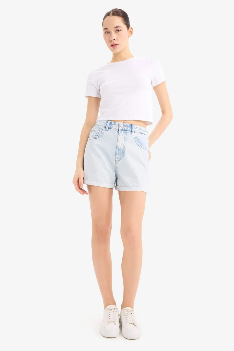 ديفاكتو Mom Fit High Waist Denim Shorts