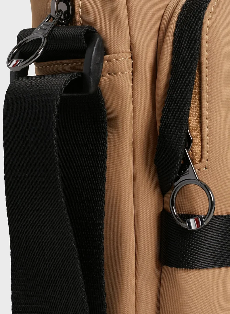 TOMMY HILFIGER Monotype Reporter Bag
