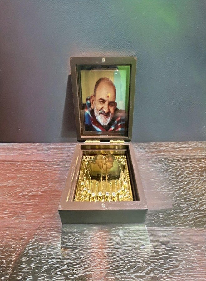 RK Basics إطار صور RK Basics Neem Karoli Maharaj |Neem Karoli Maharaj Swaroop خشبي مطلي بالذهب | نيم كارولي مهراج عبادي تشاران بادوكا نيم كارولي بابا صندوق صلاة متوسط الحجم - Image 2