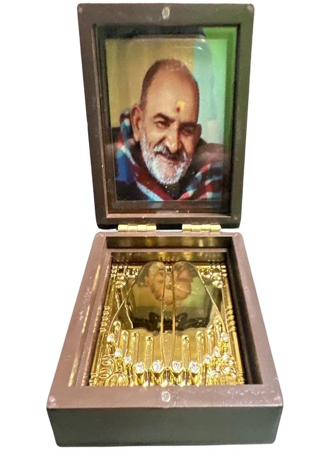 RK Basics إطار صور RK Basics Neem Karoli Maharaj |Neem Karoli Maharaj Swaroop خشبي مطلي بالذهب | نيم كارولي مهراج عبادي تشاران بادوكا نيم كارولي بابا صندوق صلاة متوسط الحجم - Image 1