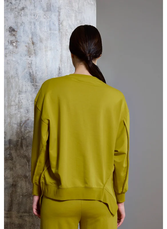 Thouq Asymmetric Hemline Extended Side Seam Sweatshirt