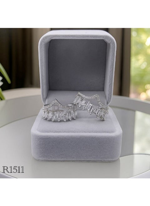 Platinum Crown Zircon Ring – Elegant Baguette Dangling Design
