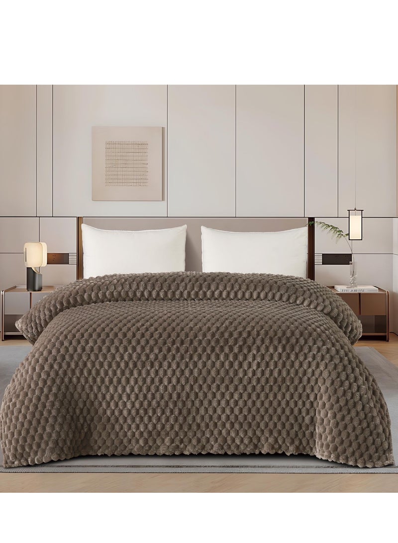 مينج لي بطانيه نفرين مخمليه  ساده محفور مقاس  220*240سم - Image 1