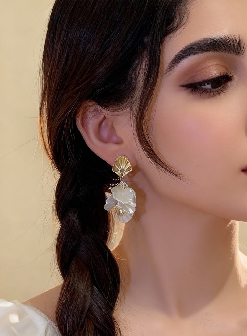 أقراط متدلية على شكل بتلات وشراشيب للنساء، دبابيس فضة 925 مضادة للحساسية، تصميم زهرة من الصدف متدلية ومجوهرات أنيقة لافتة، مناسبة للاستخدام اليومي وهدية مدروسة لها - Image 3