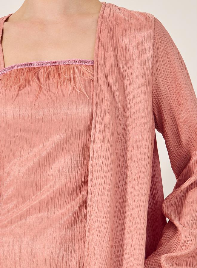 ستايلي عباية ستيلى بنقوش بارزة مع فستان داخلى مزين بالريش - Image 3