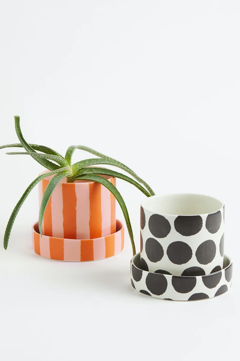 اتش اند ام Patterned plant pot and saucer