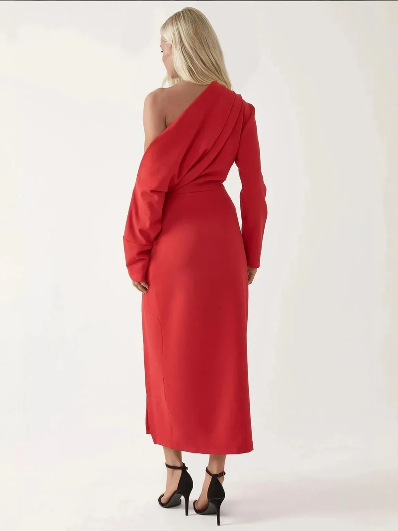 زوبعة فستان ميدي ضيق بياقة غير متماثلة وفتحة