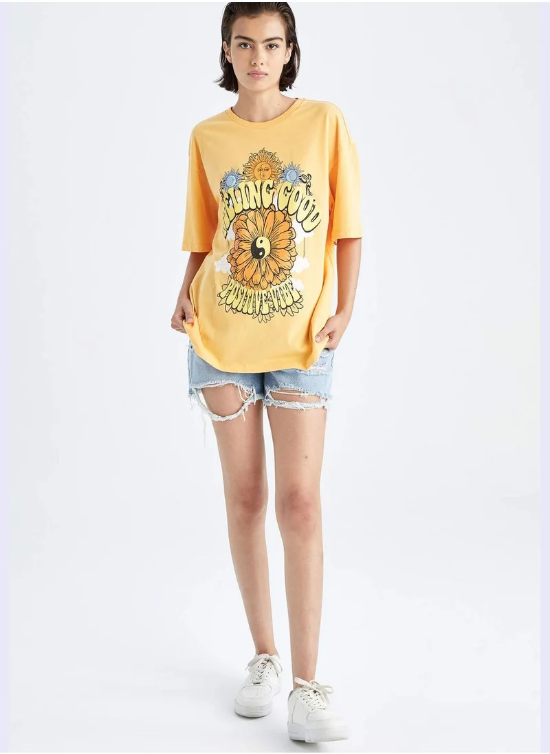 ديفاكتو Loose Fit Crew Neck Short Sleeve Slogan Print T-Shirt