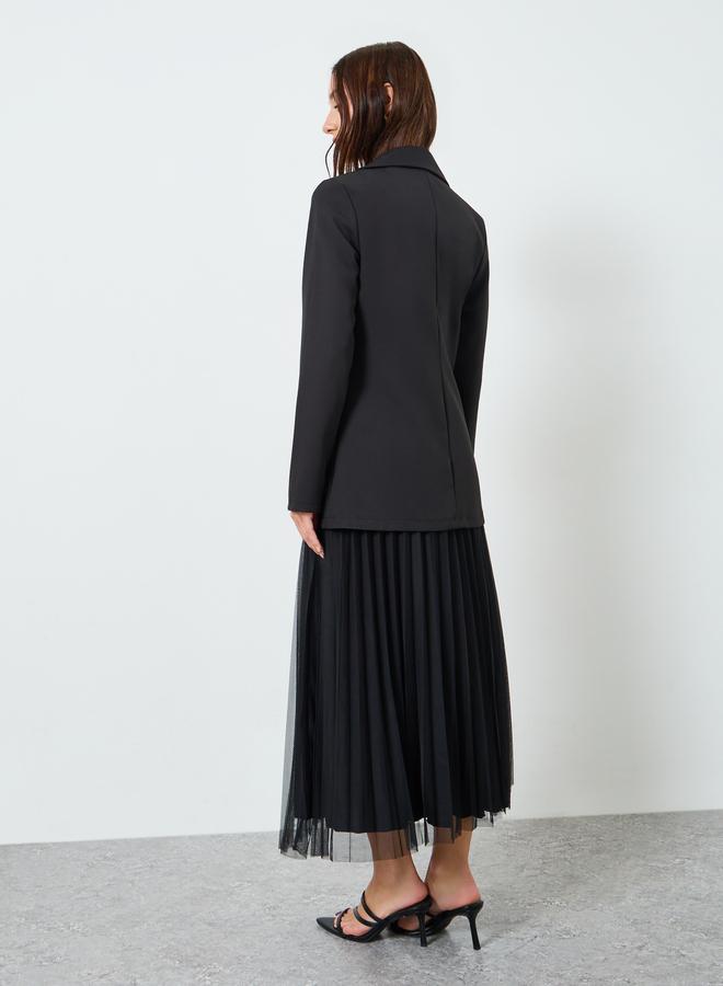 تايك تو طقم بليزر بأزرار أمامية وبتفاصيل ياقة مطوية وتنورة شبكية - Image 5