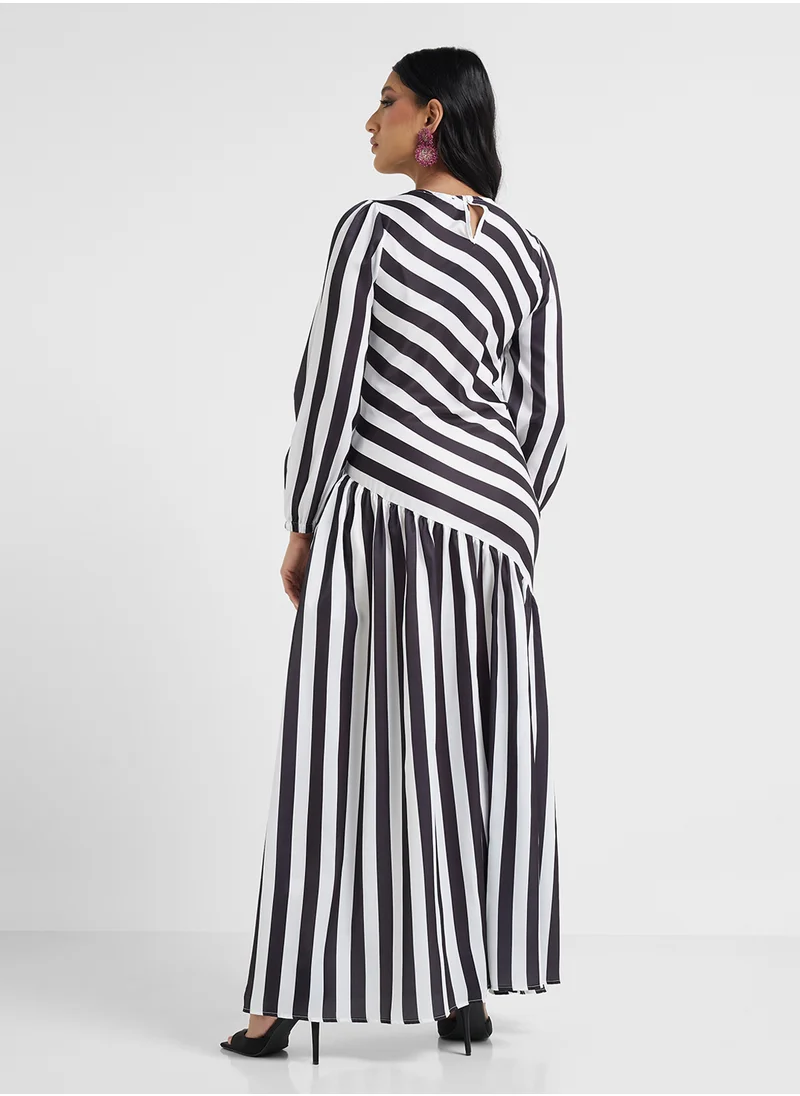 خزانة Striped Dress With Puffed Sleeves