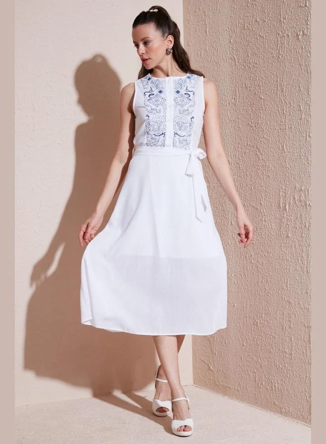 ليلا فستان ميدي ليلا مطرز بقصة عادية بدون أكمام للنساء