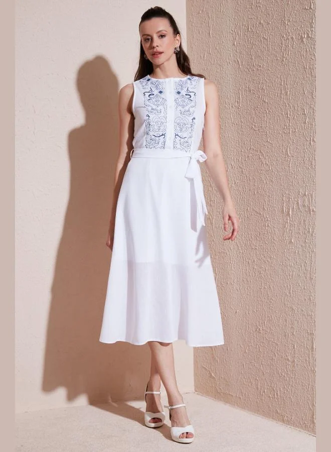 ليلا فستان ميدي ليلا مطرز بقصة عادية بدون أكمام للنساء