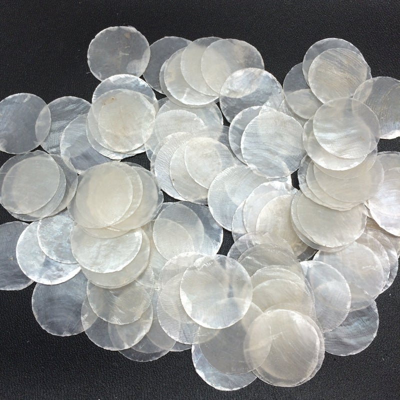 PEPPERLONELY 100 PC Round Natural Capiz Sea Shells, 1 Inch - Image 1